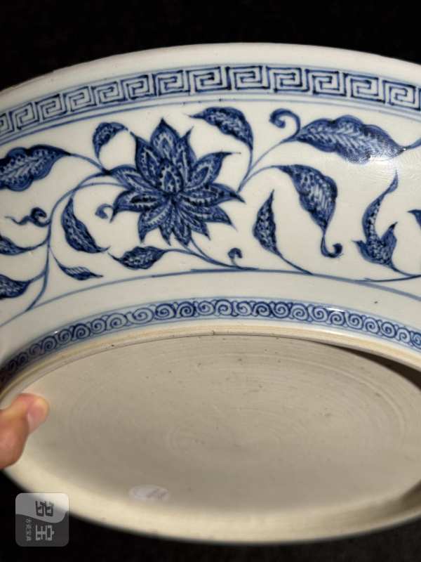 清雍正 青花缠枝花卉纹大盘 - 图9